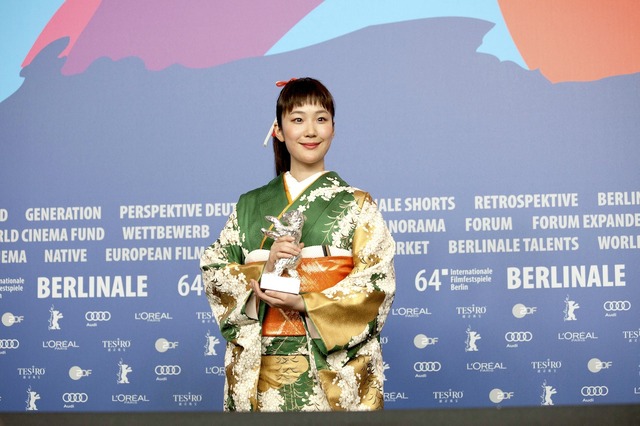 ベルリン国際映画祭・最優秀女優賞「銀熊賞」を受賞した黒木華　(c) JEAN-LOUIS TORNATO