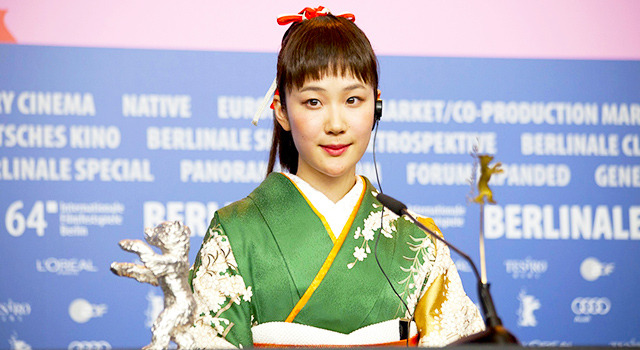 ベルリン国際映画祭・最優秀女優賞「銀熊賞」を受賞した黒木華　(c) JEAN-LOUIS TORNATO