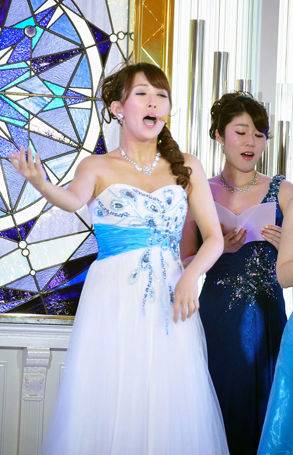 神田沙也加＆美女音楽グループ「DualisMusic」メンバー／『アナと雪の女王』主題歌お披露目イベント