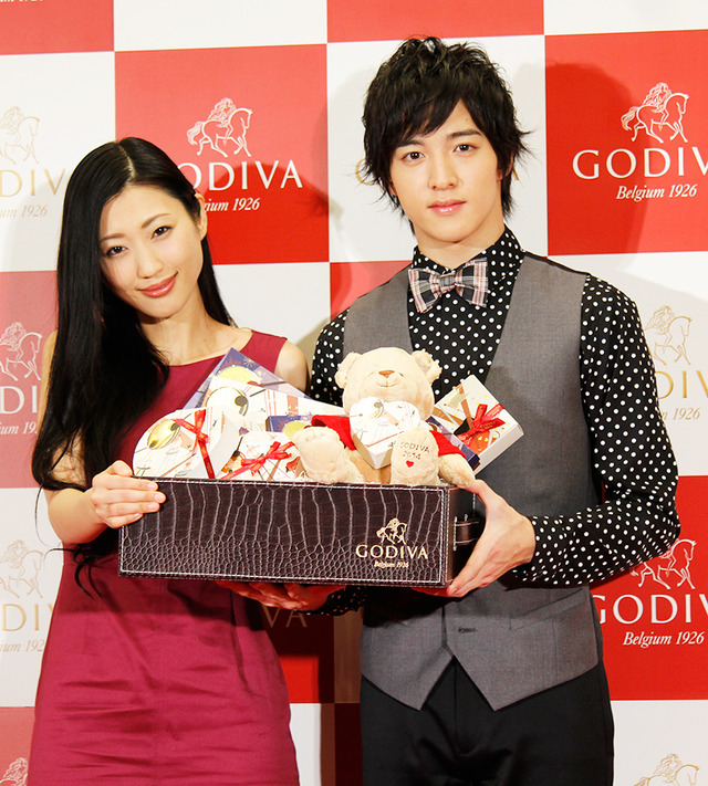 壇蜜＆上遠野太洸／PRイベント「GODIVA White Day  2014 ～Love need balance.」にて