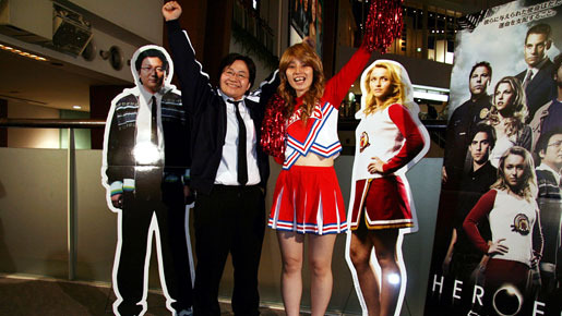 「HEROES／ヒーローズ」DVD発売記念試写会にて　ハリセンボンの2人（左：近藤春菜、右：箕輪はるか）