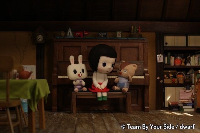 「By Your Side」ミュージックビデオのワンシーン