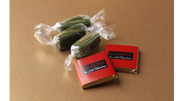 抹茶のイースターエッグには、抹茶のキャラメルとチョコレートが入っている。