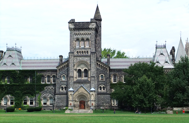 トロント大学