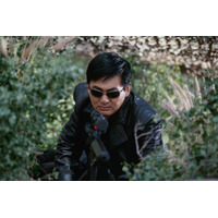 【本編無料公開】アントワ・フークア監督×チョウ・ユンファ主演の『リプレイスメント・キラー』を、大塚明夫ら豪華声優陣が出演する吹替版で12/12（金）21:00～期間限定無料公開！