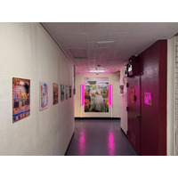 恵比寿屈指のユニークベニュー「恵比寿 地下 味の飲食街」を舞台に、台湾の多様性を象徴する気鋭フォトグラファー・アーティスト「マンボウ・キー」が特別展示を開催