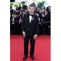 日本を代表する映画監督の是枝裕和氏がショーメのジュエリーを着用し、第79回カンヌ国際映画祭に登場。