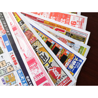 【調査】買取店のポスティングは戸建て限定が正解?新聞折込・戸建て限定ポスティング・収入限定配布・フリーペーパー・DMの反響率と費用対効果を徹底比較──チラシ集客の反響を最大化する配布エリアの選び方