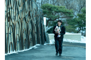 韓国版『アンダー・ユア・ベッド』主演イ・ジフン、狂気と執着匂わす場面写真 画像